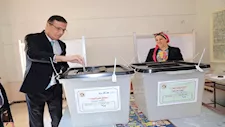 وزير الزراعة يدلي بصوته في انتخابات الشيوخ بالإسكندرية (صور)