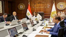 صور.. وزيرة التنمية المحلية تتابع انتخابات الشيوخ من مركز سيطرة شبكة الطوارئ