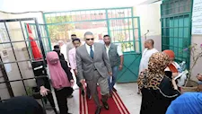 محافظ أسوان يطمئن على سير انتخابات الشيوخ وسط تنظيم عالي - صور