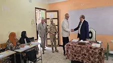 إقبال كثيف وتنظيم محكم.. محافظ القليوبية يراقب سير انتخابات الشيوخ (صور)