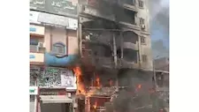 السيطرة على حريق هائل نشب في محل مأكولات شهير بالباجور
