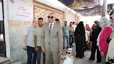 "أصغر الحاضرين في انتخابات الشيوخ".. لقطة إنسانية تتصدر جولة محافظ المنيا (صور)