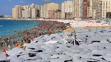 أمواج من البشر.. الإسكندرية المصيف الاقتصادي الأول في مصر -صور