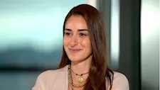 الأحمر سر أناقتها.. أمينة خليل بفستان جذاب في حفل Joy Awards 