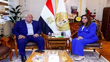 وزيرة التنمية المحلية تبحث موقف مشروعات الوادي الجديد