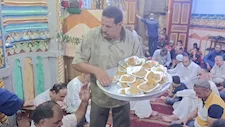 أهالي دسوق يوزعون "حلوى وسوبيا" احتفالا بالمواد النبوي في كفر الشيخ- صور