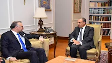 وزير الخارجية يناقش مع كبير مستشاري ترامب العلاقات بين البلدين والأوضاع الإقليمية