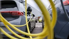 لأصحاب السيارات الكهربائية.. كارثة بانتظارك مع هذا النوع من كابلات الشحن