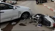 اصطدام سيارة بدراجة نارية يتحول لـ"خناقة" في الغربية