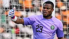 "جمهور المغرب".. أول تعليق من حارس مرمى نيجيريا بعد تصديه لركلتي صلاح ومرموش