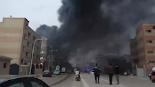نيران تشتعل داخل مجمع صناعي بمدينة بدر