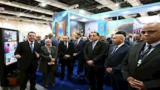 رئيس الوزراء يتفقد جناح مركز المعلومات بمعرض القاهرة الدولي للكتاب