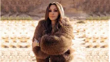 إليسا تخضع لجلسة تصوير في الصحراء.. والجمهور:"إكتمال القمر" (صور) 
