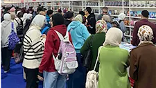 صور- إقبال كثيف على "عصير الكتب" بمعرض الكتاب في دورته الـ57