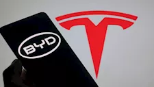 تسلا تفقد الصدارة عالميًا في مبيعات السيارات الكهربائية لصالح BYD الصينية 