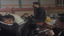 "على ظهر حصان".. 10 صور لاحتفال هادي رياض مع عائلته وأصدقائه بعد انتقاله