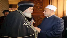 شيخ الأزهر خلال زيارته البابا تواضروس: العالم فقد عقله وحكمته وهذا نذير خطير