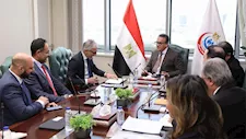 وزير الصحة يبحث مع شركة "فيلبس" توطين صناعة أجهزة الأشعة