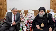 محافظ الإسماعيلية يزور مطرانية الأرثوذكس والكنيسة الإنجيلية للتهنئة بعيد الميلاد