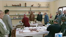وكيل تعليم أسيوط يتفقد مركز "إبداع" للحرف اليدوية -صور