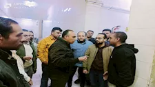 بعد وفاة 11 عاملاً.. نائب محافظ المنيا يتفقد موقع "حادث الصفا" ويطمئن على المصابين  