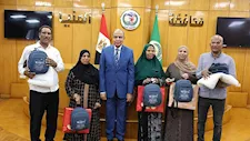 أمنيتهم تحققت.. مغادرة 5 فائزين بعمرة "تحيا مصر" من المنيا إلى الأراضي المقدسة
