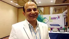 أسامة شوقي يروي كيف ألهمته قصة نيوتن رسالة رومانسية لزوجته – فيديو