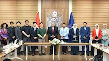 رئيس هيئة الدواء يبحث مع شركات كورية فرص الاستثمار ودخول السوق المصري