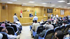محافظ المنيا يوجه بعلاج حالات إنسانية وتوفير فرص عمل وتراخيص أكشاك -صور