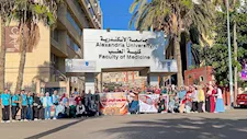 بالصور- جامعة الإسكندرية تقدم خدمات طبية مجانية لـ 920 مواطنًا بالعامرية