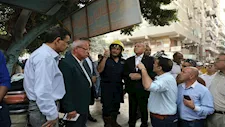 محافظ القاهرة يتابع جهود إنقاذ السكان عقب انهيار عقار مكون من 5 طوابق بحدائق القبة