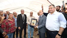  وزير السياحة يكرم مواطنًا بالغربية أبلغ عن كشف أثري أمام منزله
