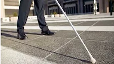 التضامن توزع 300 عصا بيضاء و300 لاب توب على الطلاب ذوي الإعاقة