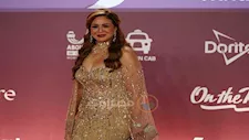 24 صورة| ليلى علوي ودرة وإلهام شاهين على السجادة الحمراء لحفل افتتاح الجونة السينمائي 