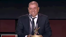 مدير التصوير يمنح تكريم مهرجان الجونة السينمائي لمشرف الإضاءة حسن السيد 