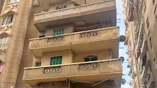 انهيار شرفة عقار مكون من 6 طوابق شرق الإسكندرية