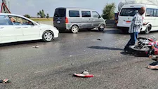 تريلا تنهي حياة شاب وتصيب اثنين وتفر هاربة على الطريق الزراعي بالمنوفية -صور