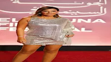 بـ25 ألف جنيه.. إنجي المقدم تخطف الأنظار بفستان فضي في مهرجان الجونة