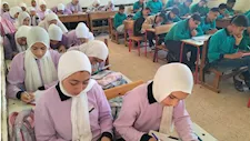 بالصور- بدء امتحانات شهر أكتوبر لصفوف النقل بمدارس البحيرة