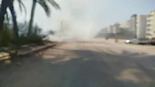 بالصور- السيطرة على حريق في نخيل وحشائش على الطريق الزراعي بالمنيا 