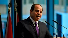 سيدة توجه رسالة للرئيس خلال منتدى مصر  "عايزين عرسان" - تفاصيل