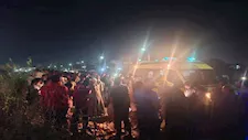 انتشال جثامين العروسين وشقيقة العروس ضحايا انقلاب سيارة زفة بترعة سوهاج -فيديو وصور 