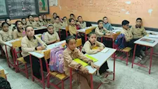 بعد تداول صور التلاميذ على الأرض.. التعليم تتحرك لفك كثافات مدرسة العدلية ببلبيس  