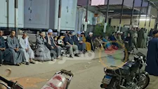 محيط مستشفى الإيمان بأسيوط يتحول إلى سرادق عزاء انتظاراً لخروج جثامين شقيقات الفيما -صور 