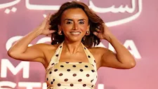 علا رشدي للمصورين: محدش ينزل حاجة وأنا بجري