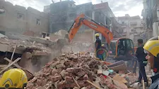 بالصور- البحث عن 3 ضحايا أسفل عقار الإسكندرية المنهار بعد 12 ساعة تحت الأنقاض