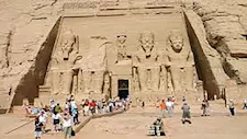 غدًا.. الشمس تتعامد على وجه رمسيس الثاني بمعبده الكبير في أبو سمبل (صور)