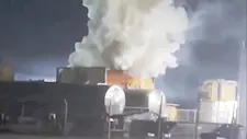 انفجار صهريج مواد كيميائية في أمريكا.. إجلاء آلاف السكان وتحذيرات من غازات