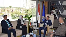 محافظ أسوان يطلق مبادرة "القرية المنتجة" لتوفير فرص عمل لأبناء الريف - صور