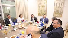 سفير كندا يوثق زيارته لآثار تونا الجبل بالمنيا بصور تذكارية - صور